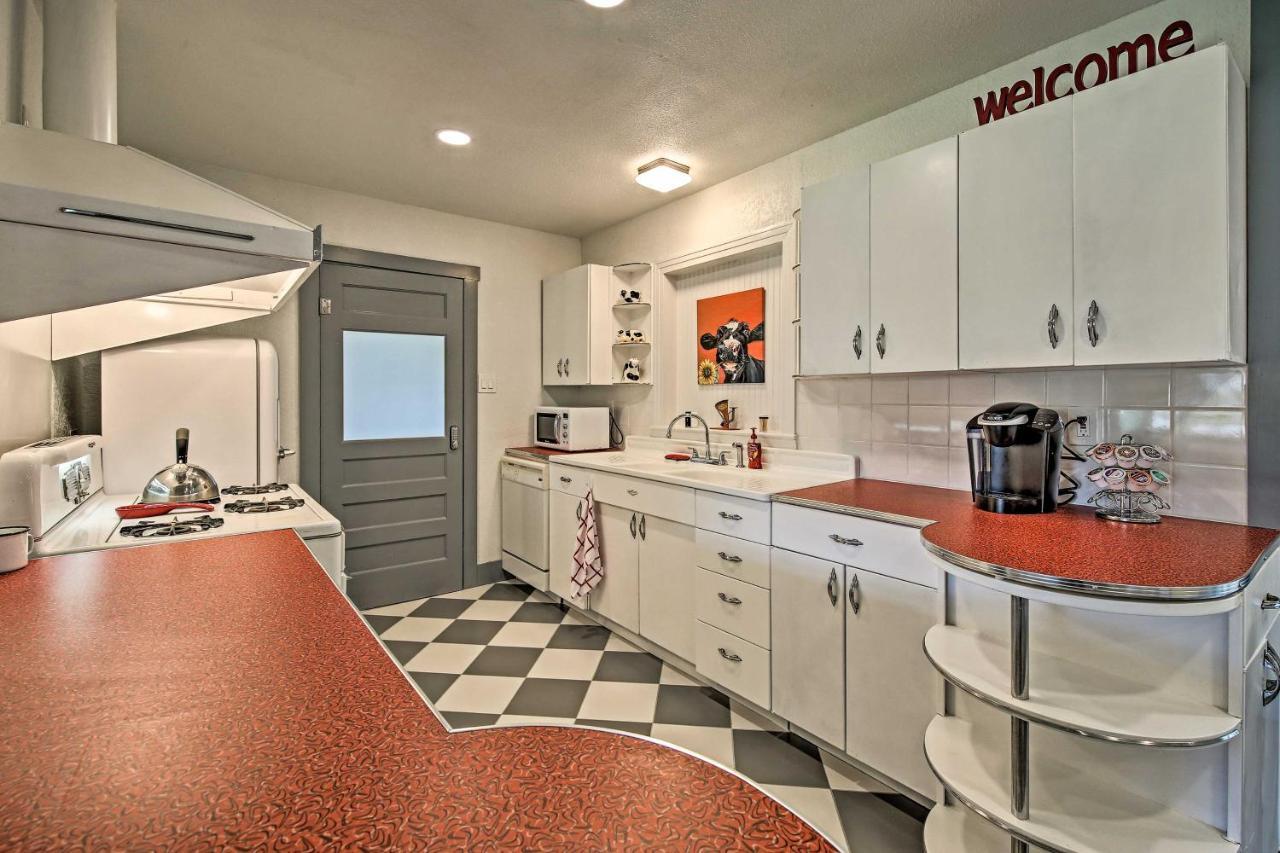 Remodeled Retro Home With Deck, Walk To Main Street! Blanco Eksteriør billede
