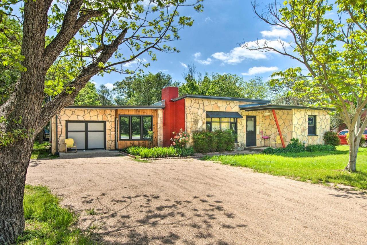 Remodeled Retro Home With Deck, Walk To Main Street! Blanco Eksteriør billede