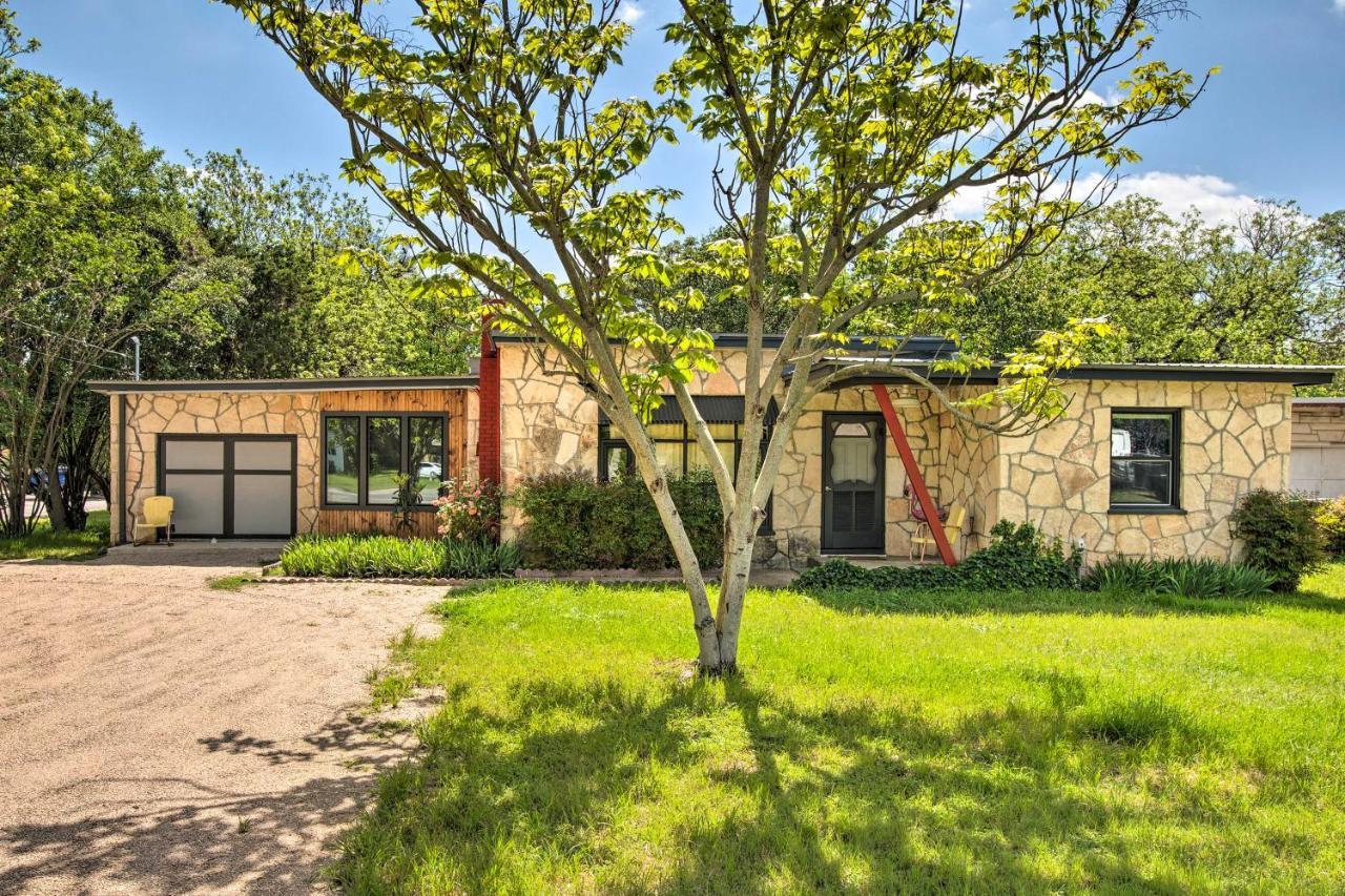 Remodeled Retro Home With Deck, Walk To Main Street! Blanco Eksteriør billede