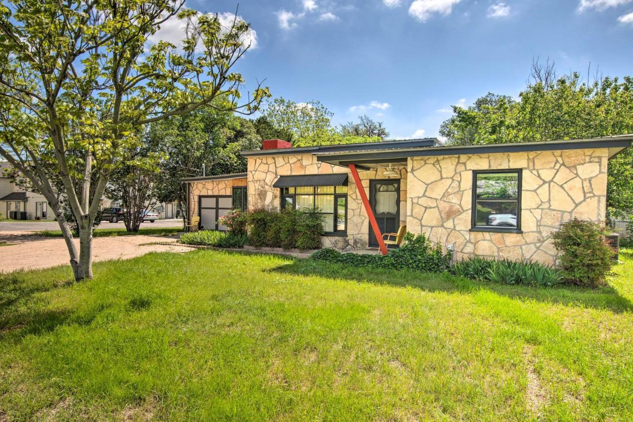 Remodeled Retro Home With Deck, Walk To Main Street! Blanco Eksteriør billede