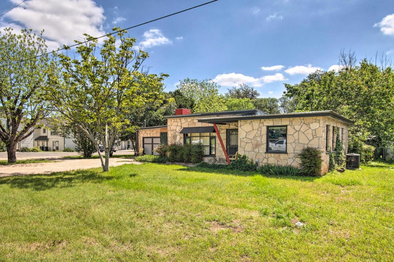 Remodeled Retro Home With Deck, Walk To Main Street! Blanco Eksteriør billede